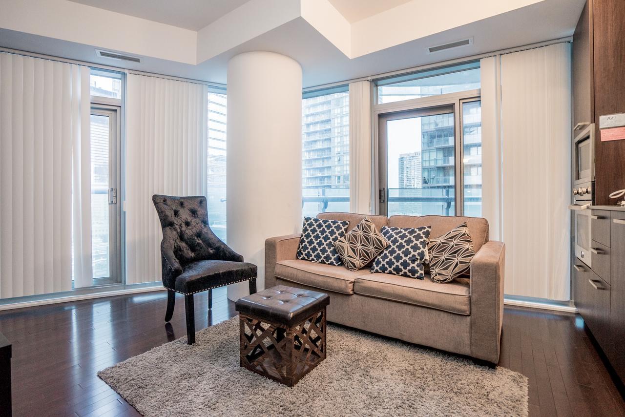 Aaira Suites Toronto Bagian luar foto