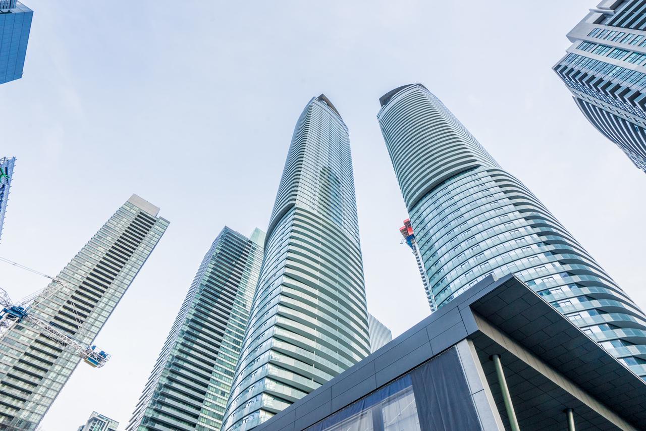 Aaira Suites Toronto Bagian luar foto