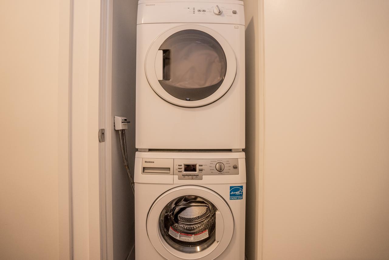 Aaira Suites Toronto Bagian luar foto