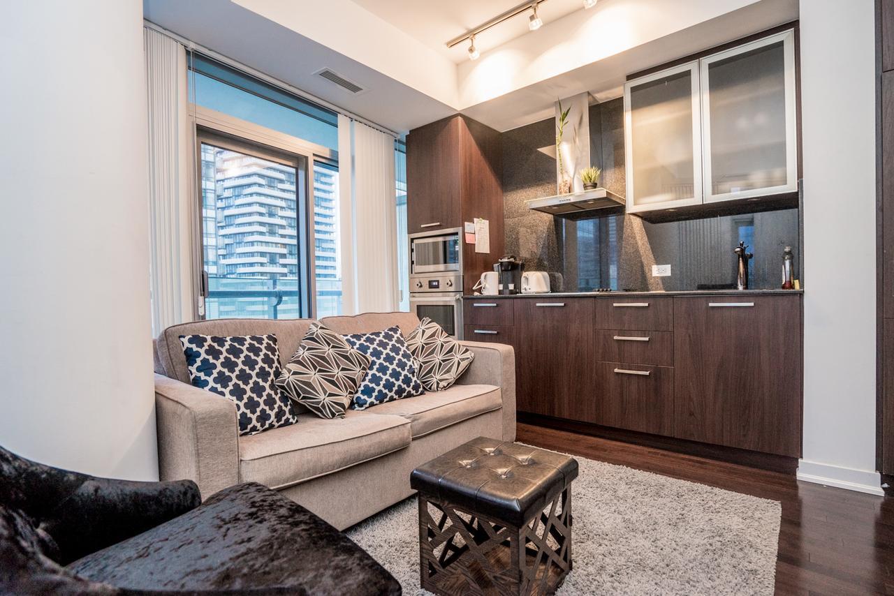 Aaira Suites Toronto Bagian luar foto