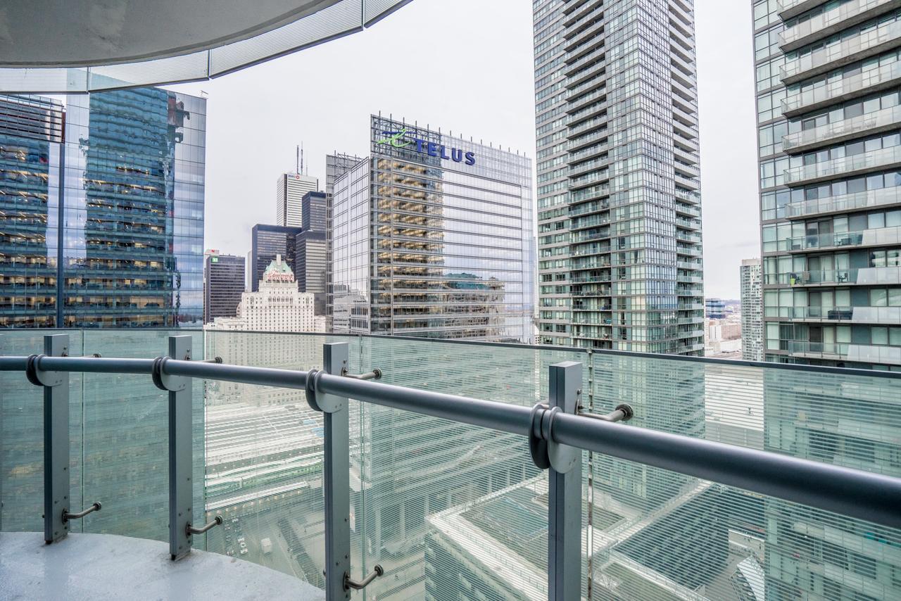Aaira Suites Toronto Bagian luar foto