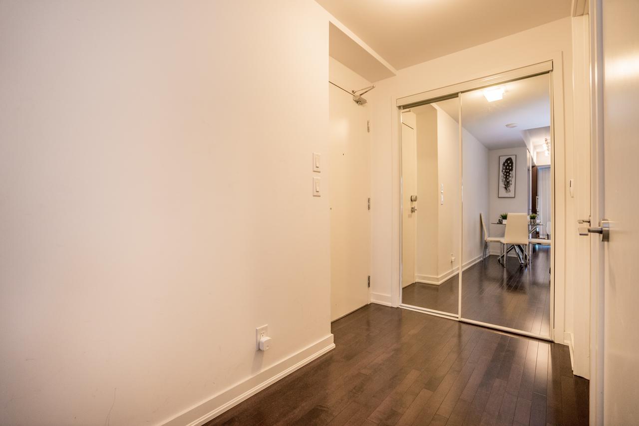 Aaira Suites Toronto Bagian luar foto