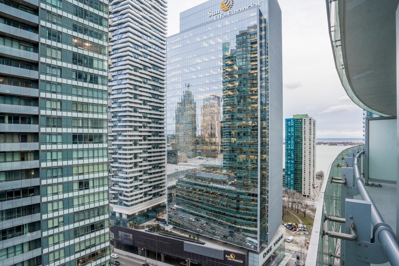 Aaira Suites Toronto Bagian luar foto