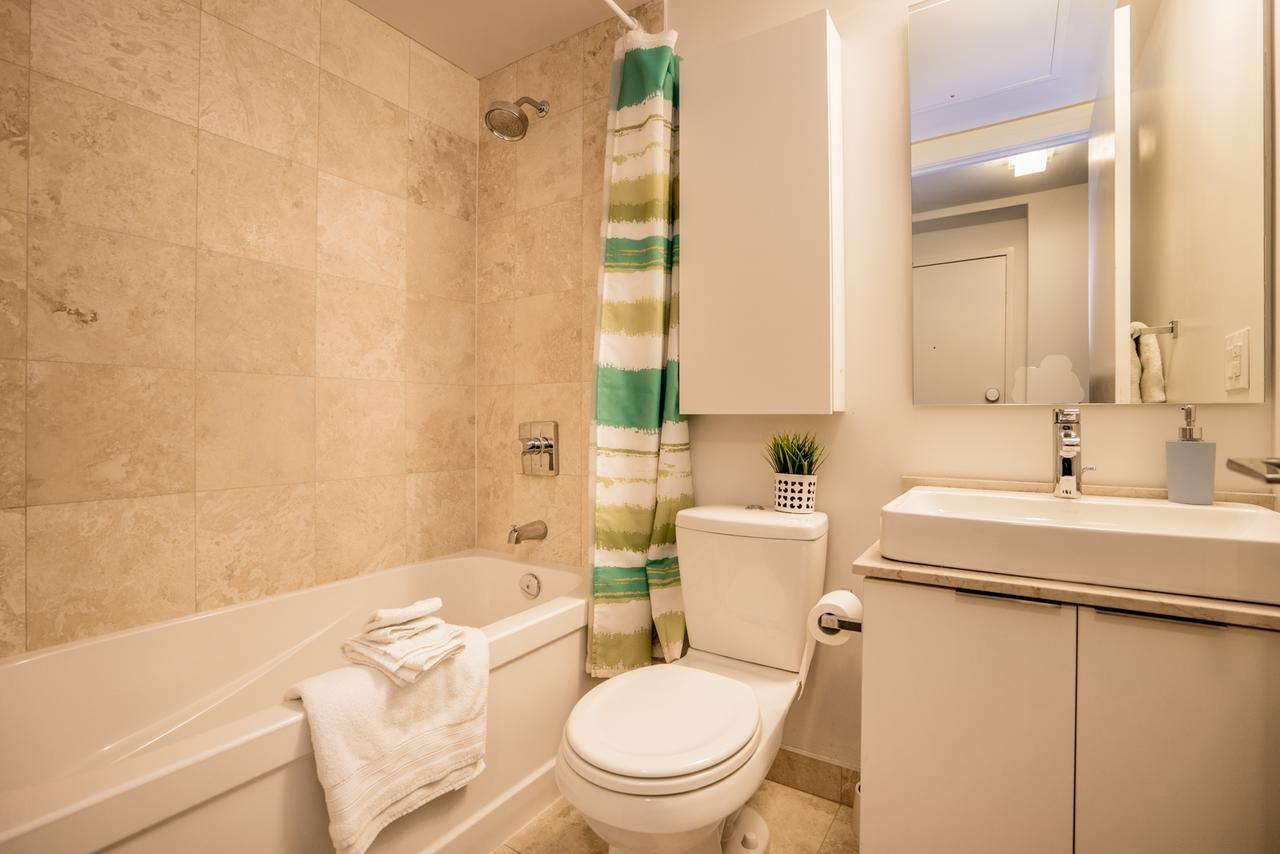 Aaira Suites Toronto Bagian luar foto