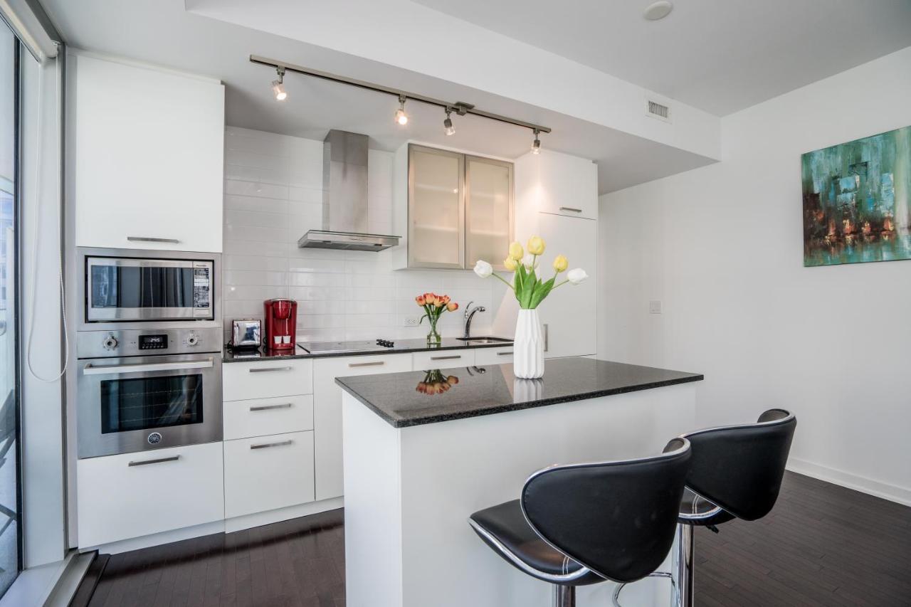 Aaira Suites Toronto Bagian luar foto