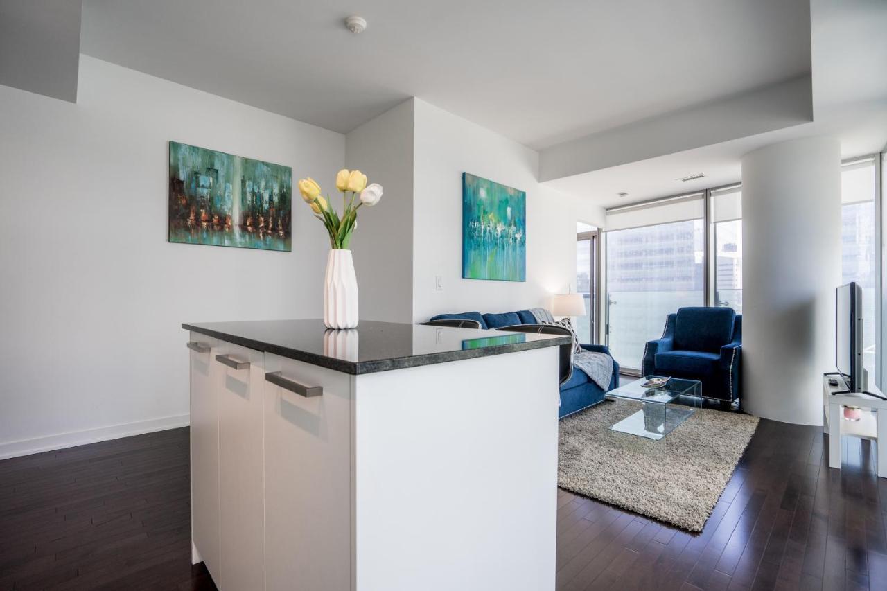 Aaira Suites Toronto Bagian luar foto