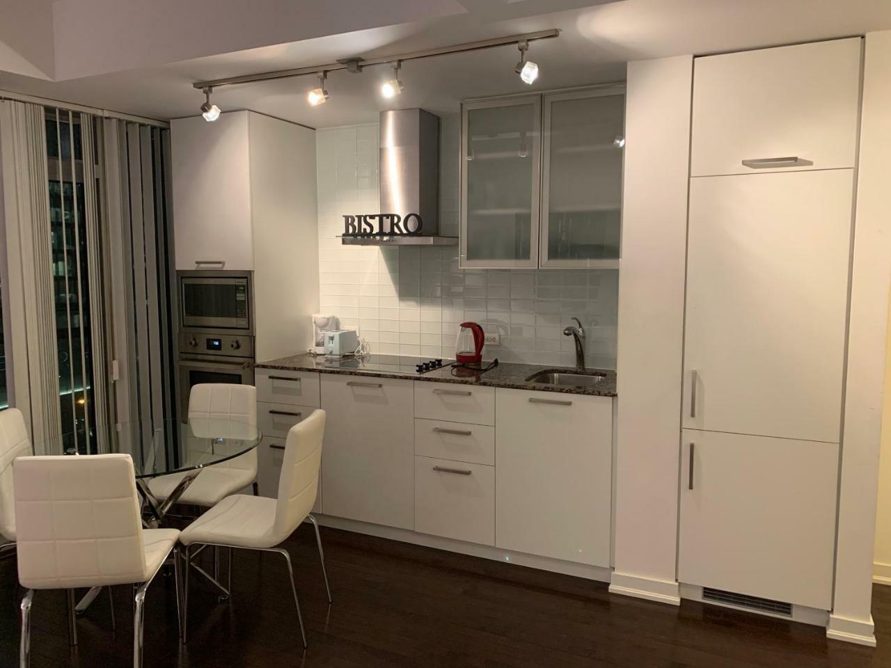 Aaira Suites Toronto Bagian luar foto