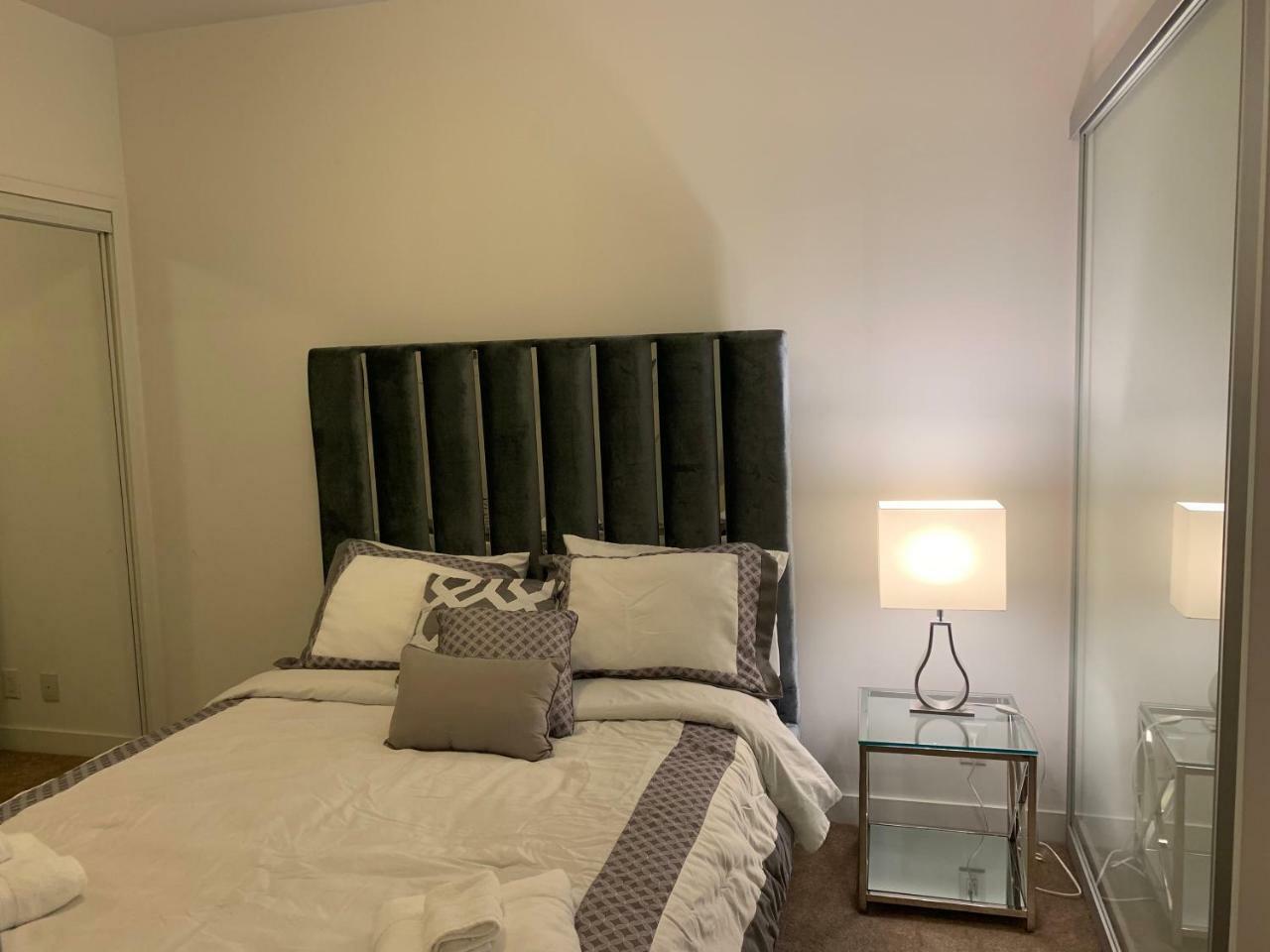 Aaira Suites Toronto Bagian luar foto