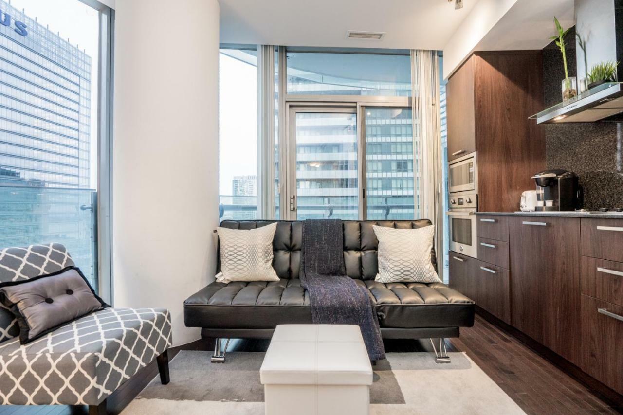 Aaira Suites Toronto Bagian luar foto