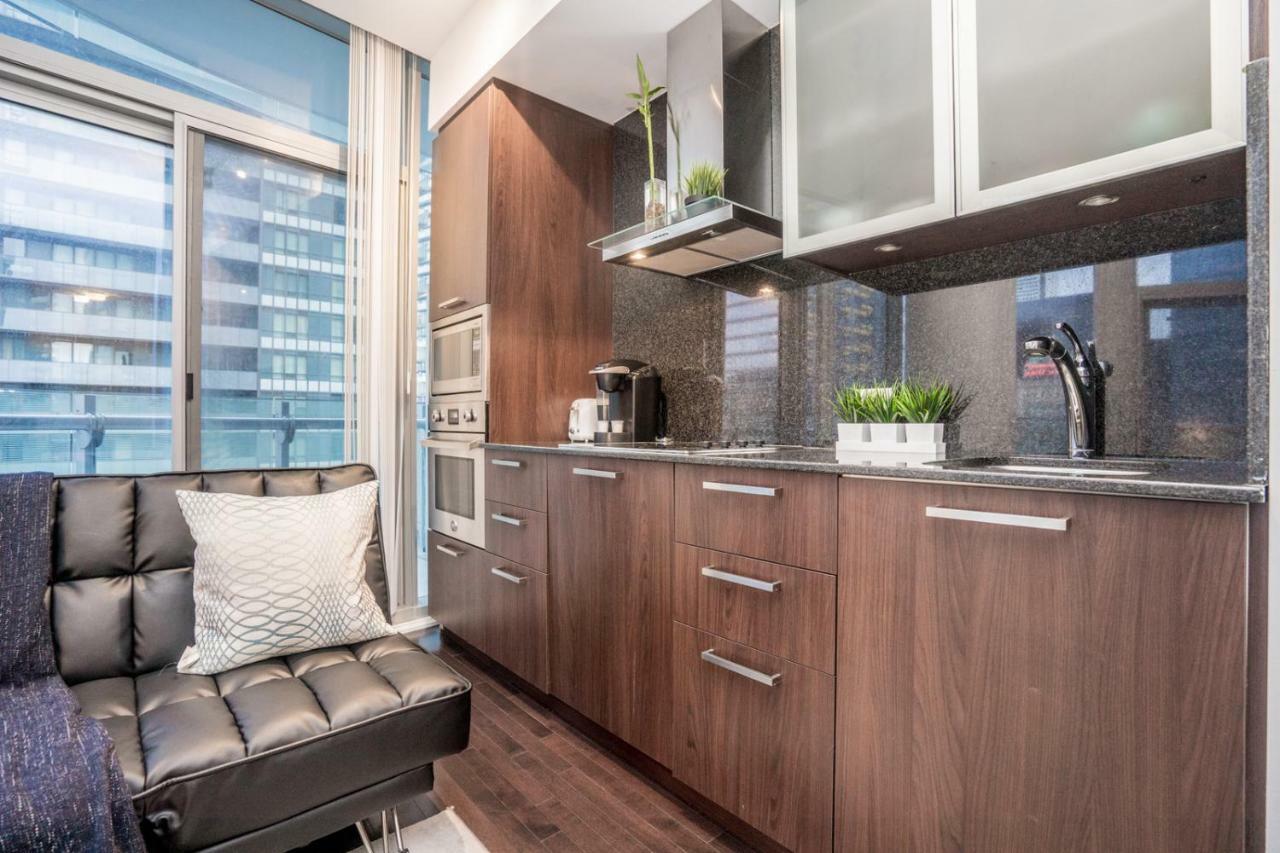 Aaira Suites Toronto Bagian luar foto