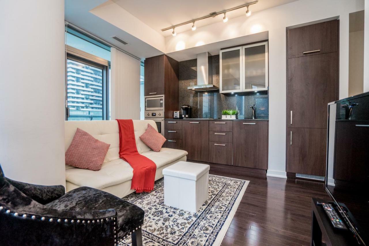 Aaira Suites Toronto Bagian luar foto