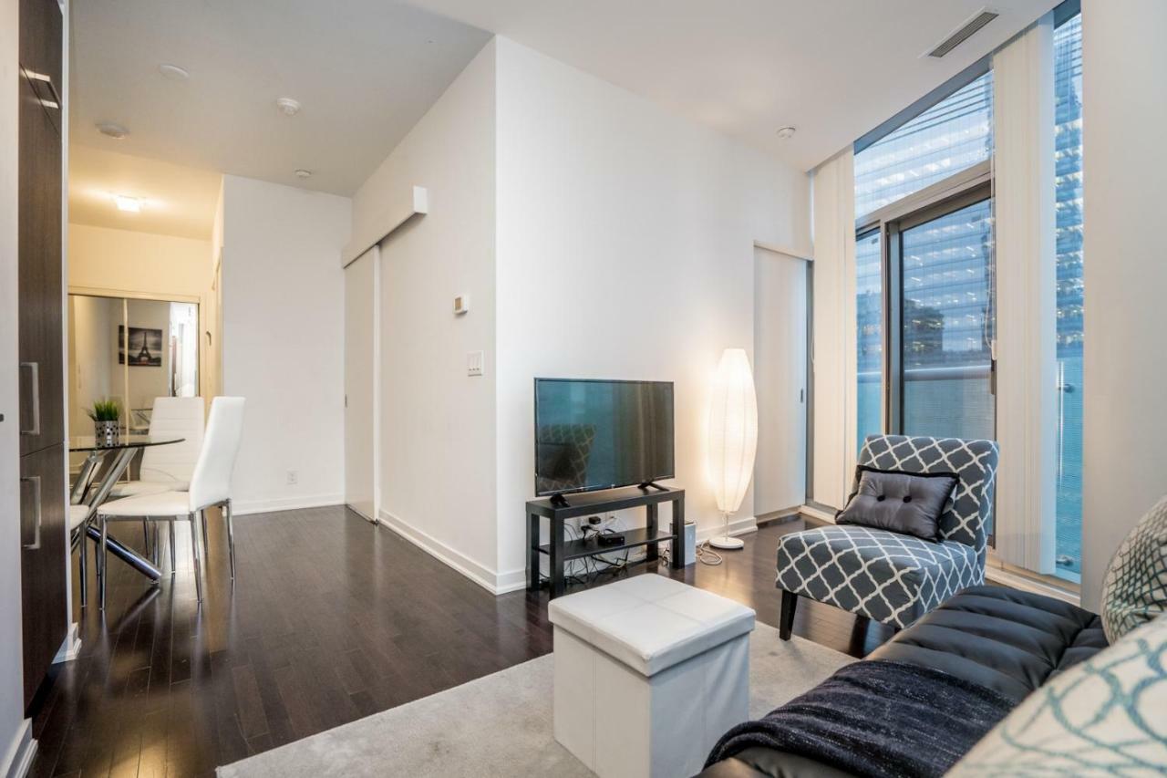 Aaira Suites Toronto Bagian luar foto