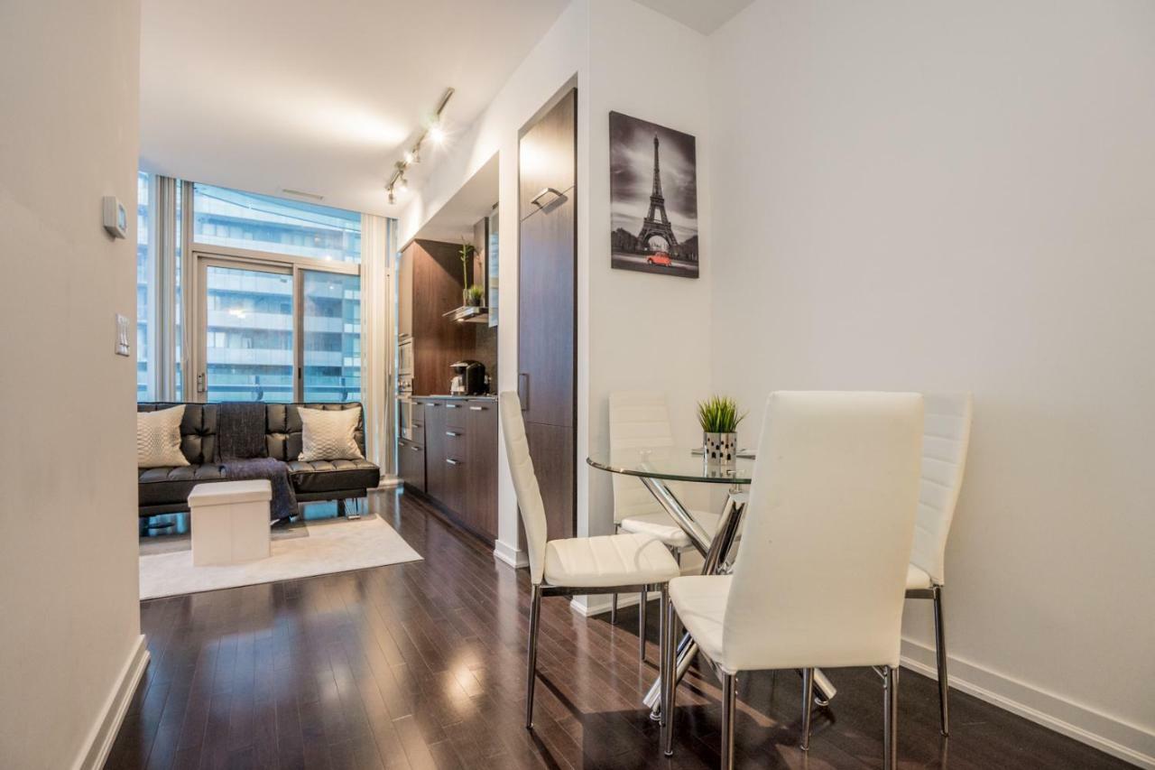 Aaira Suites Toronto Bagian luar foto