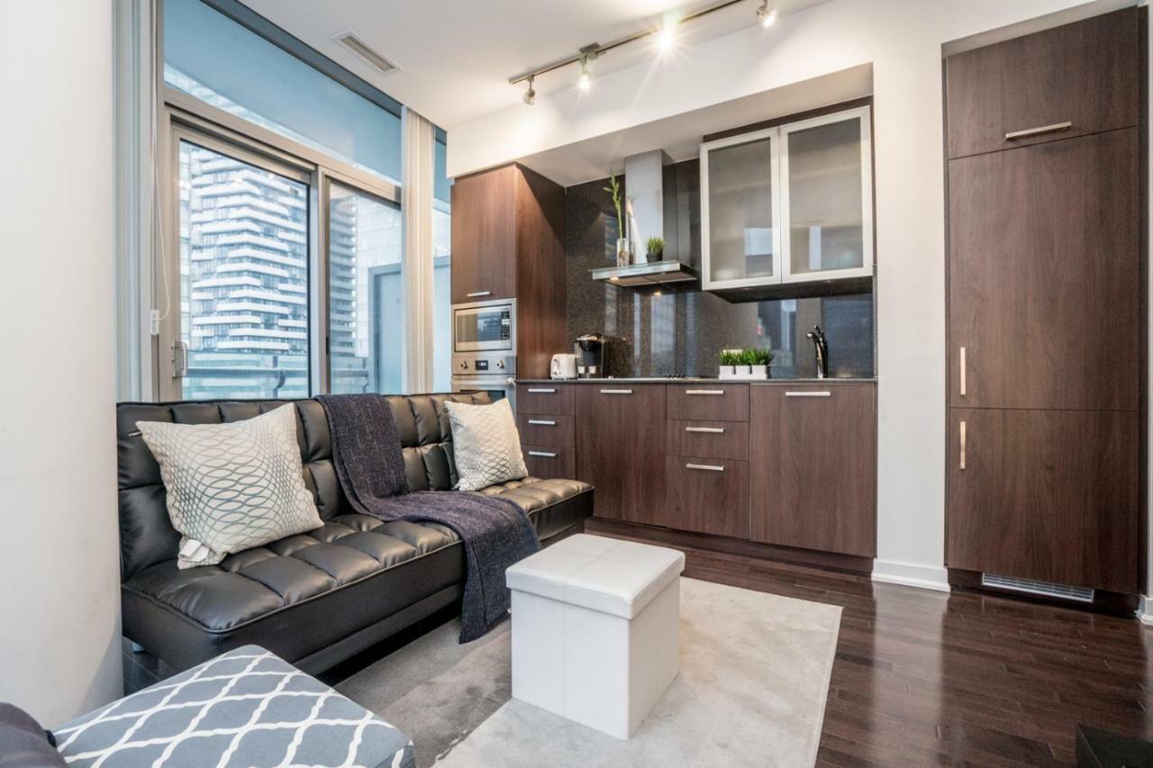 Aaira Suites Toronto Bagian luar foto