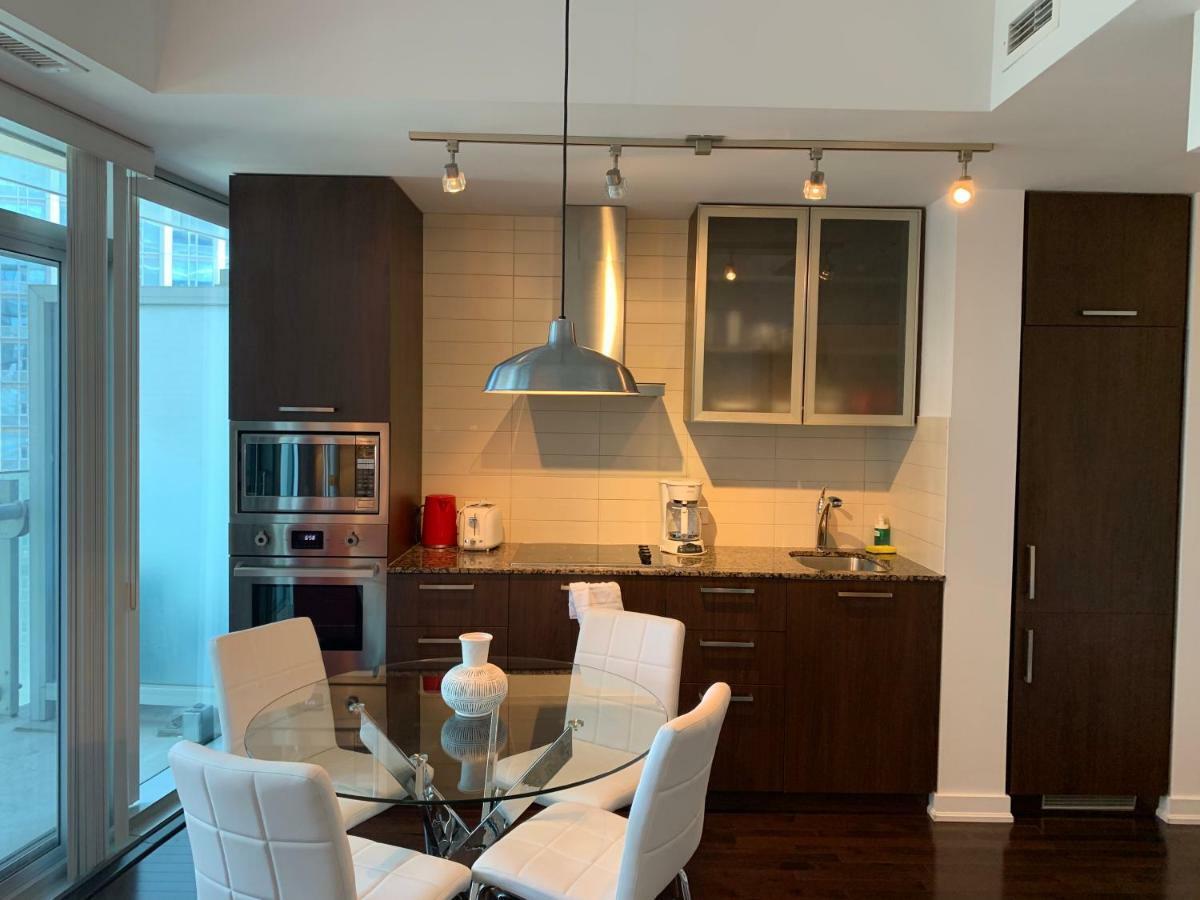 Aaira Suites Toronto Bagian luar foto