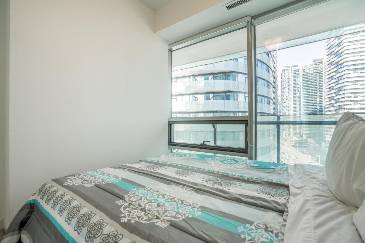 Aaira Suites Toronto Bagian luar foto