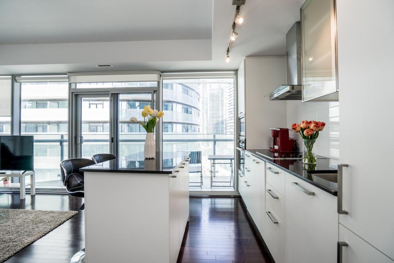 Aaira Suites Toronto Bagian luar foto