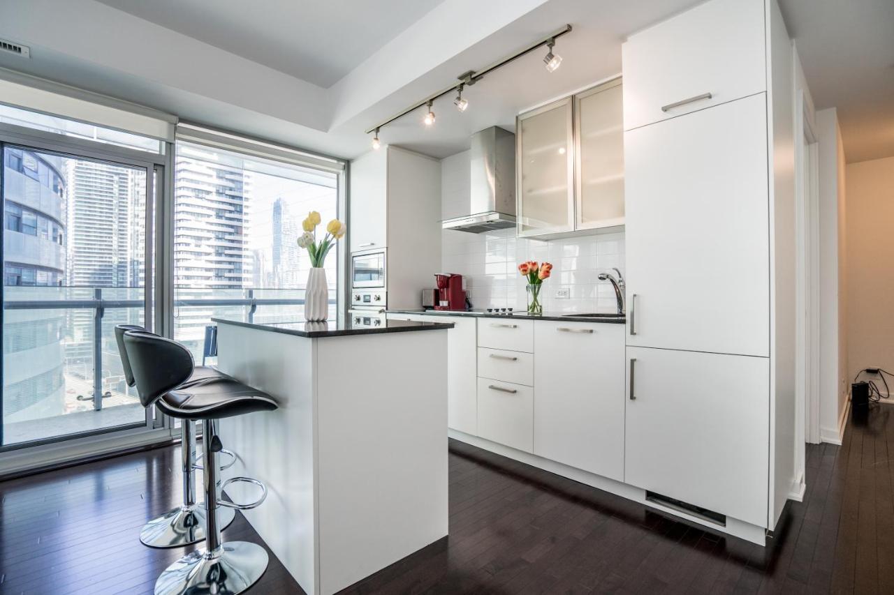 Aaira Suites Toronto Bagian luar foto