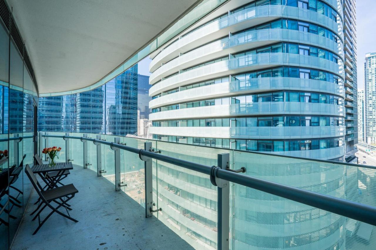 Aaira Suites Toronto Bagian luar foto
