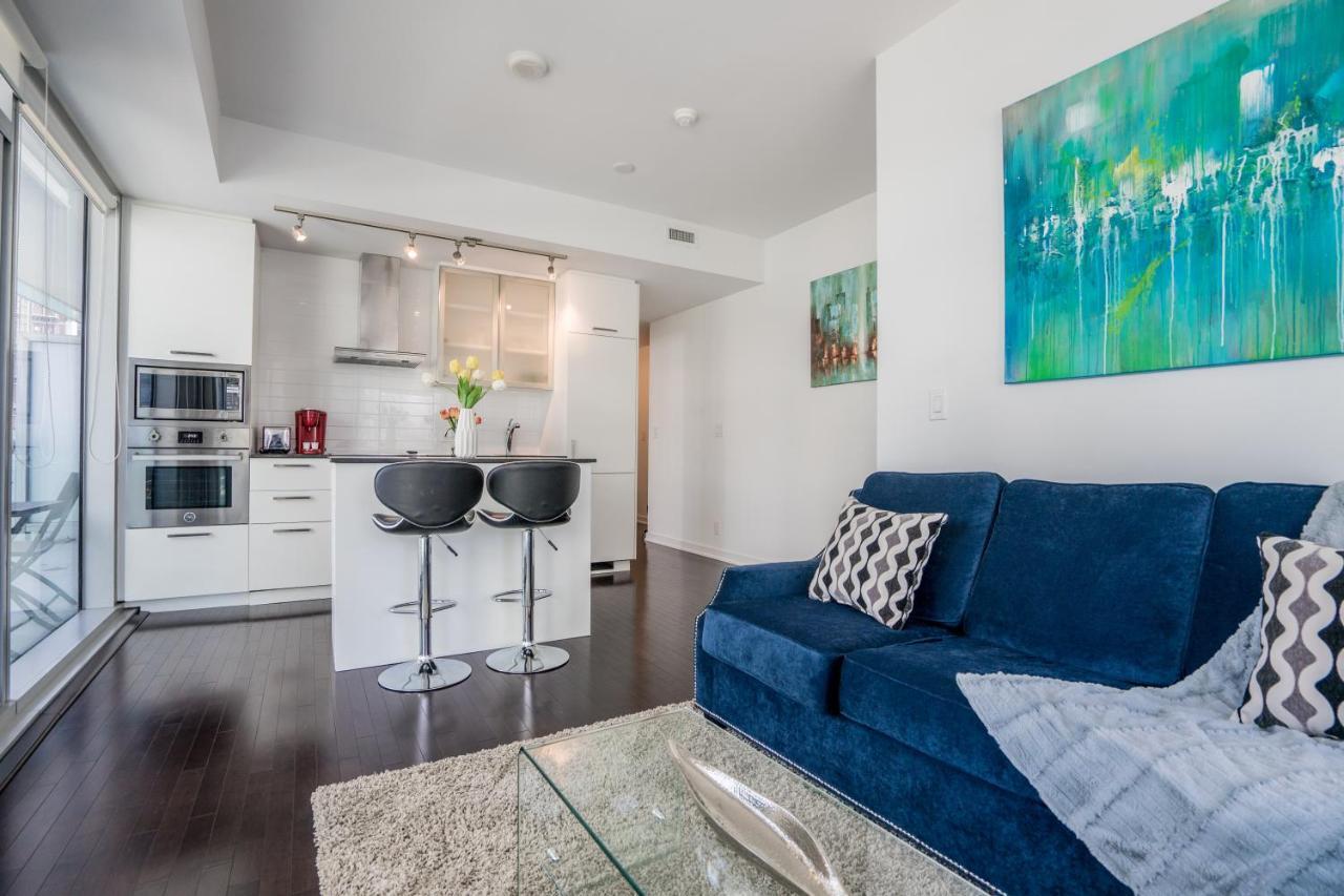 Aaira Suites Toronto Bagian luar foto